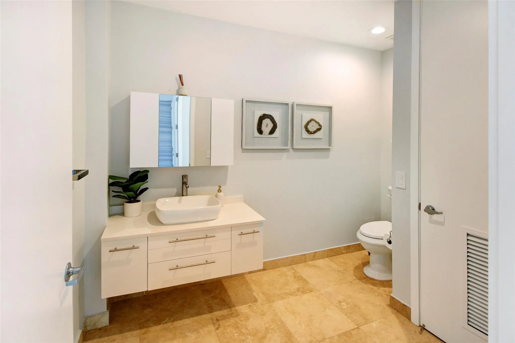 301 Hendricks Isle, #7