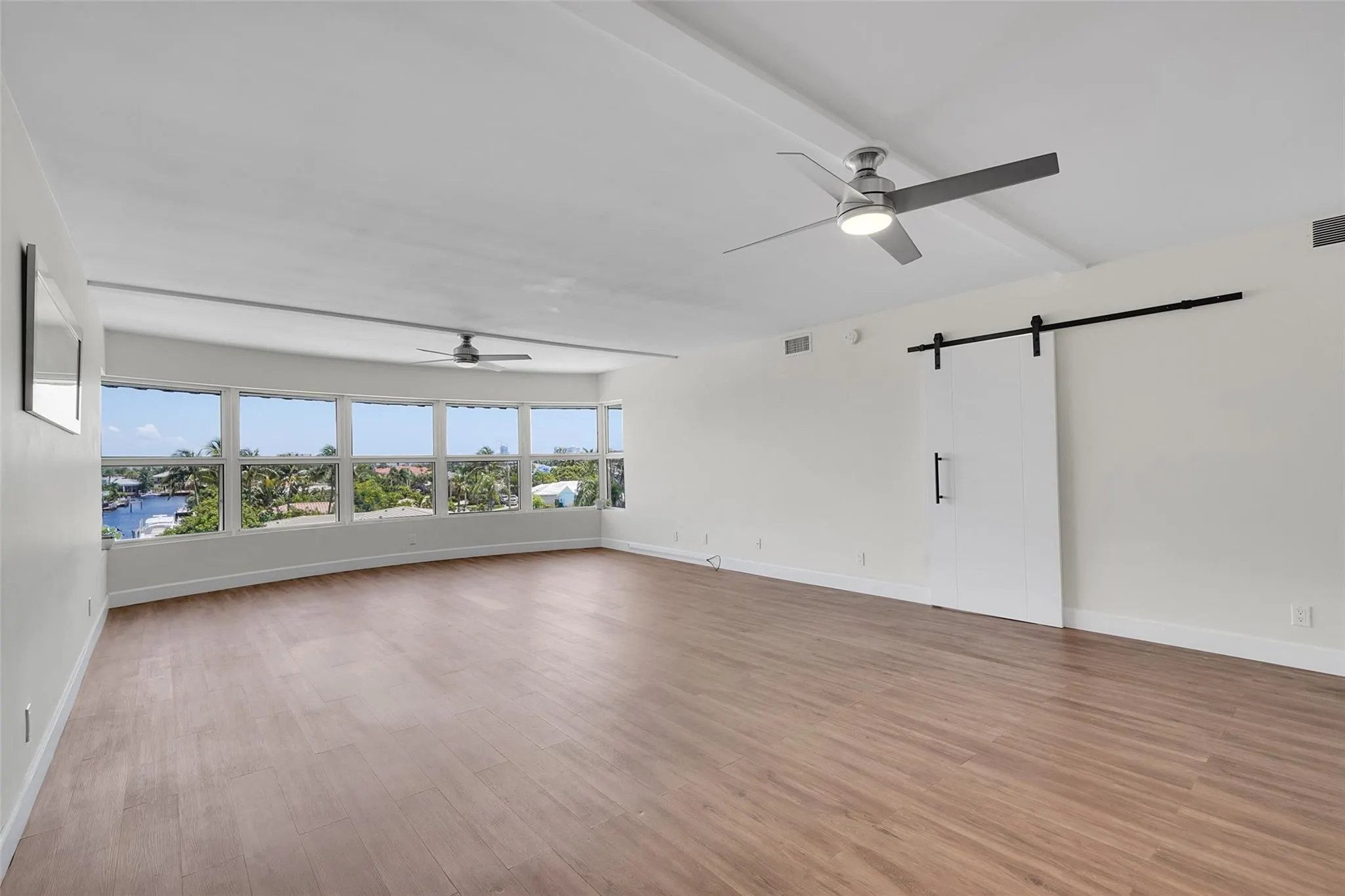 3121 NE 51 St, #406E