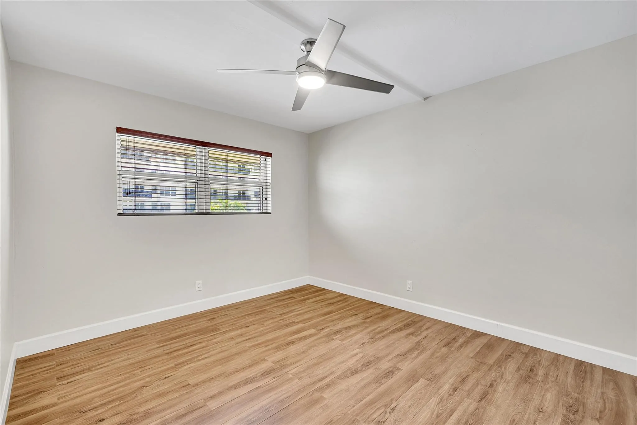 3121 NE 51 St, #406E