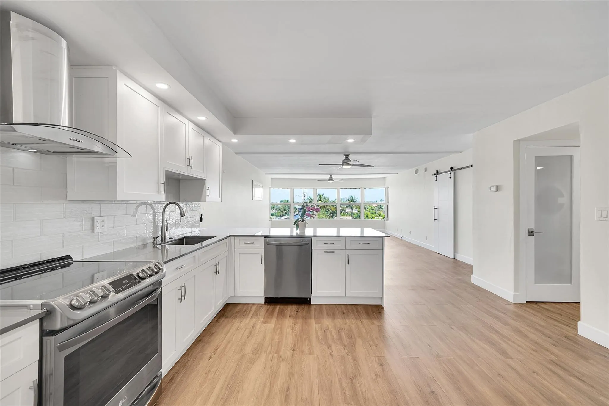 3121 NE 51 St, #406E