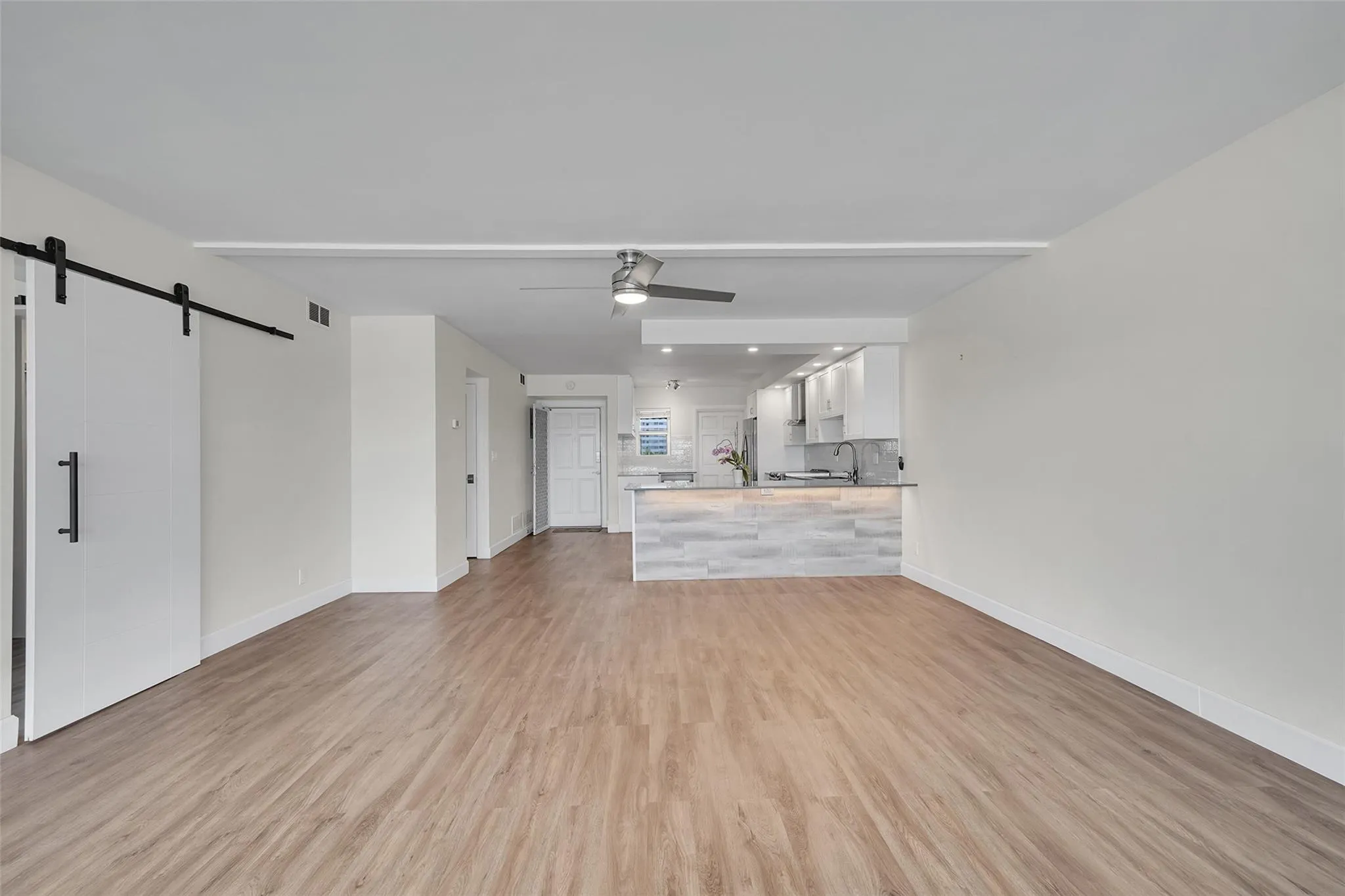 3121 NE 51 St, #406E