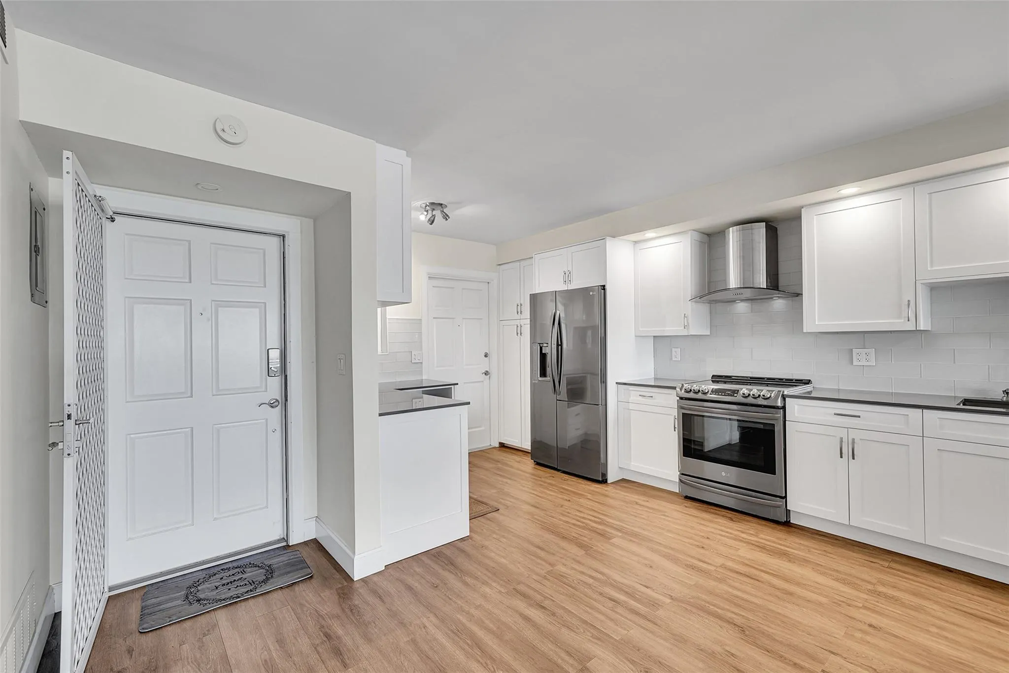 3121 NE 51 St, #406E