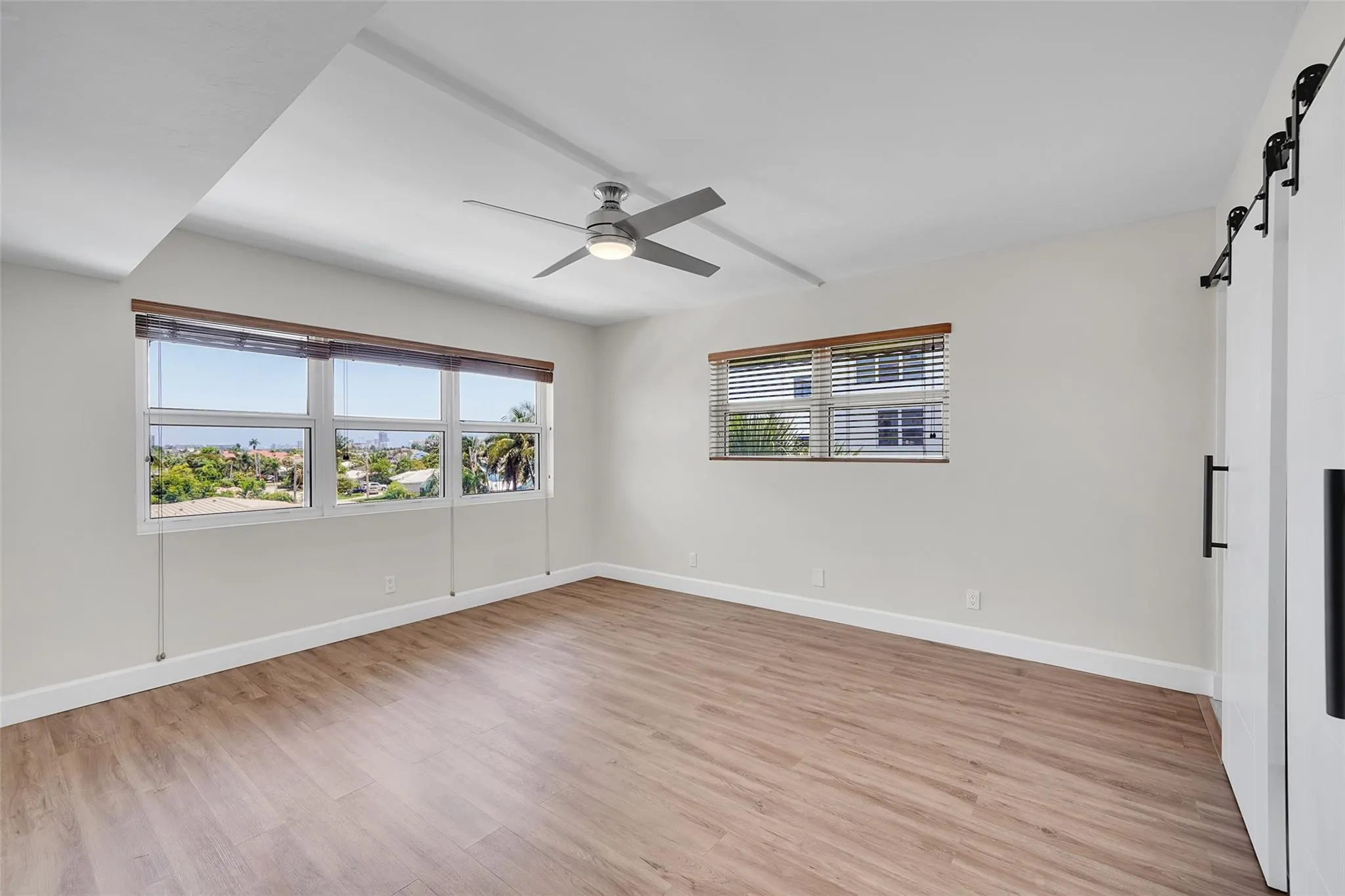 3121 NE 51 St, #406E