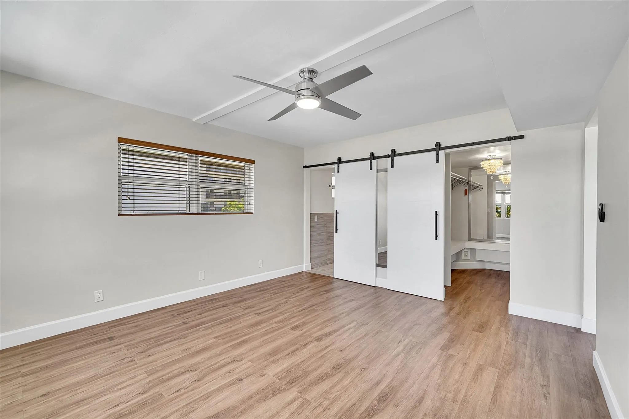 3121 NE 51 St, #406E