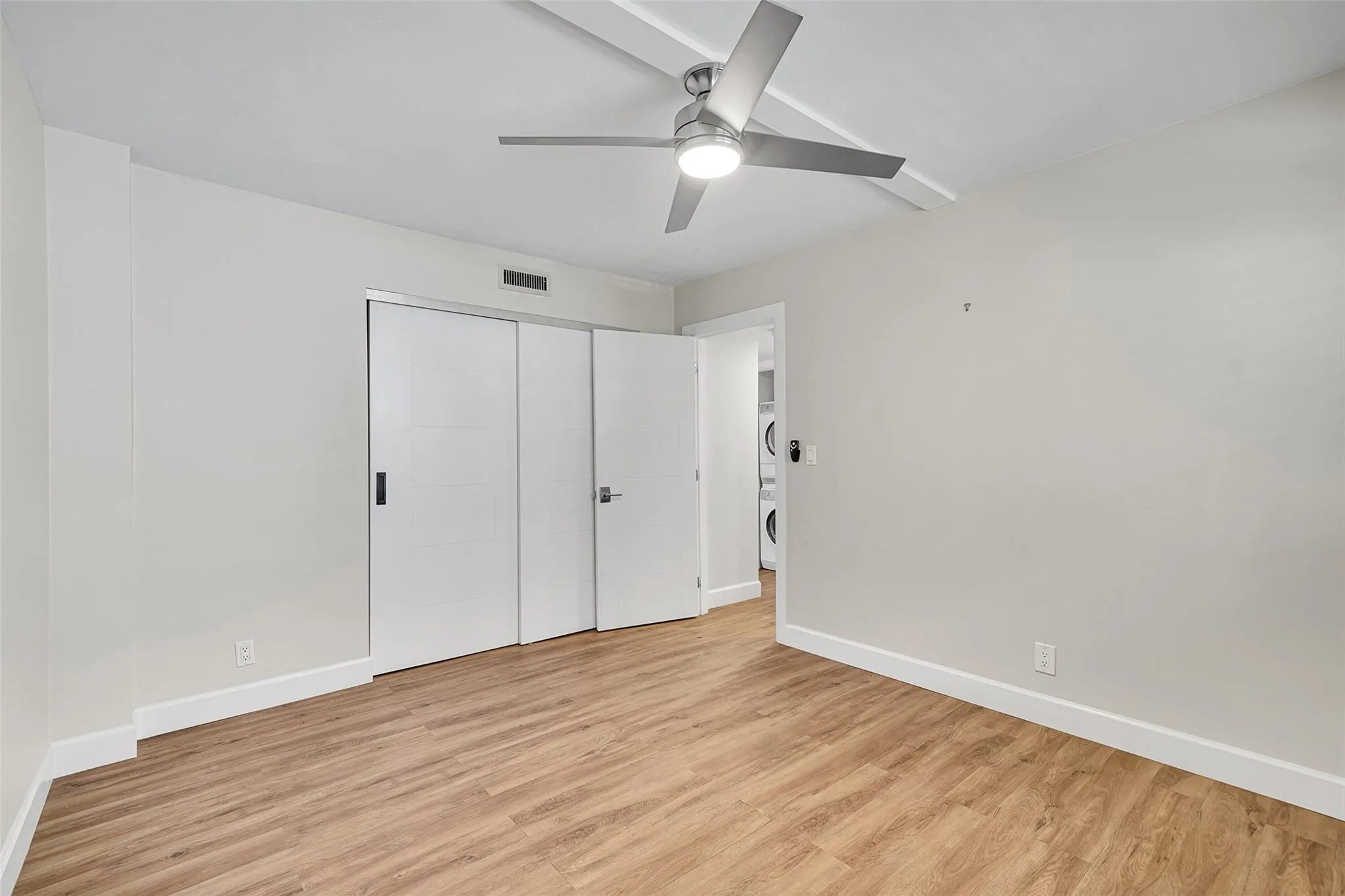 3121 NE 51 St, #406E