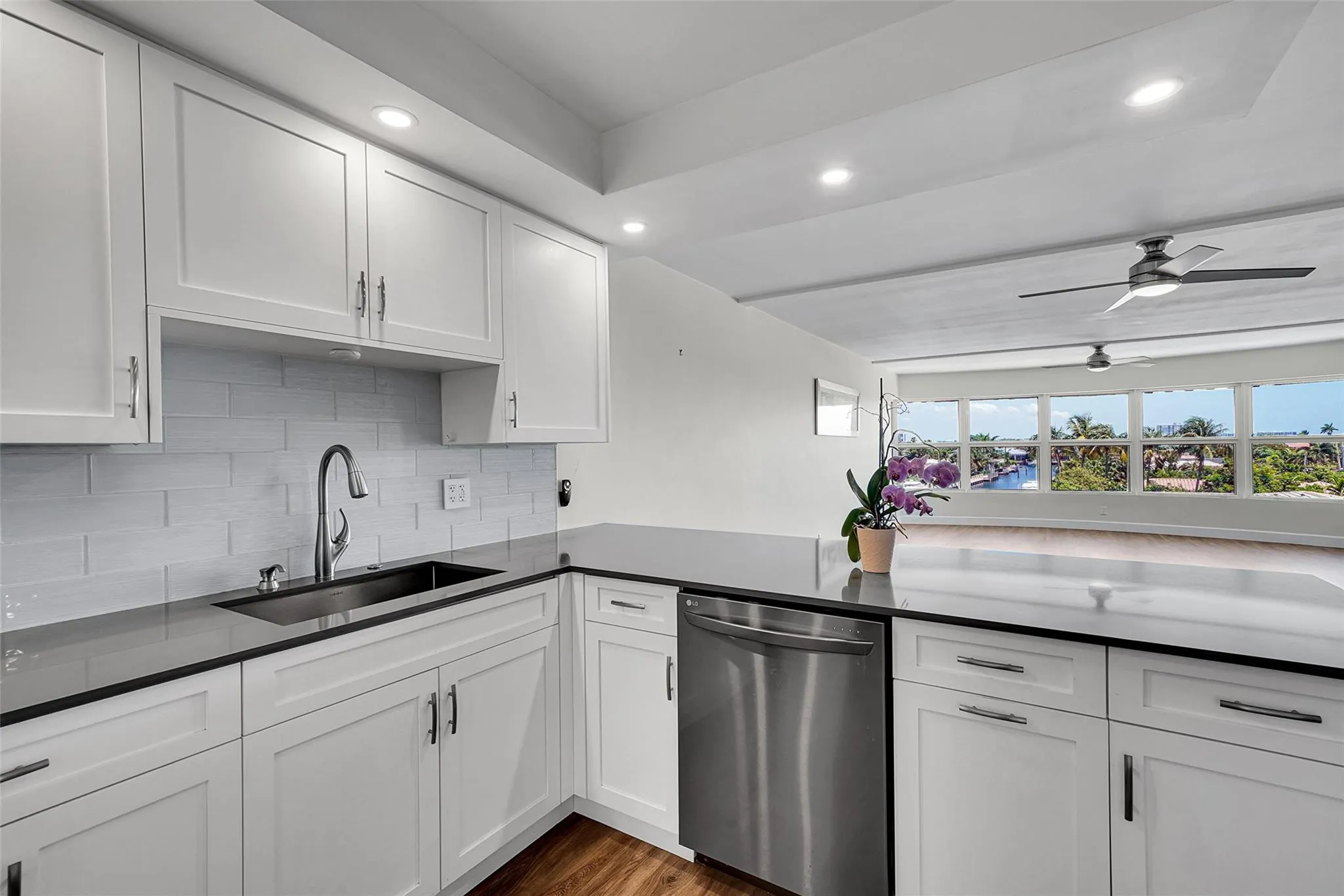3121 NE 51 St, #406E