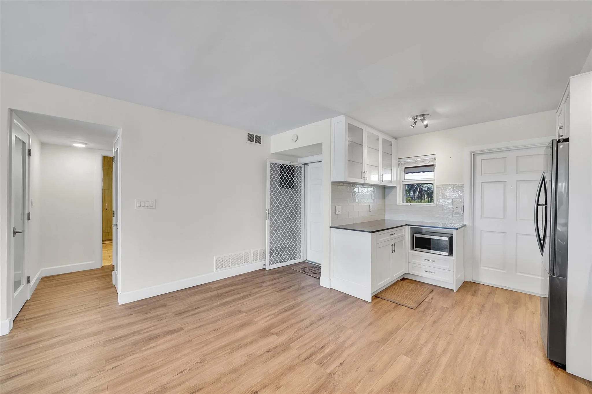 3121 NE 51 St, #406E