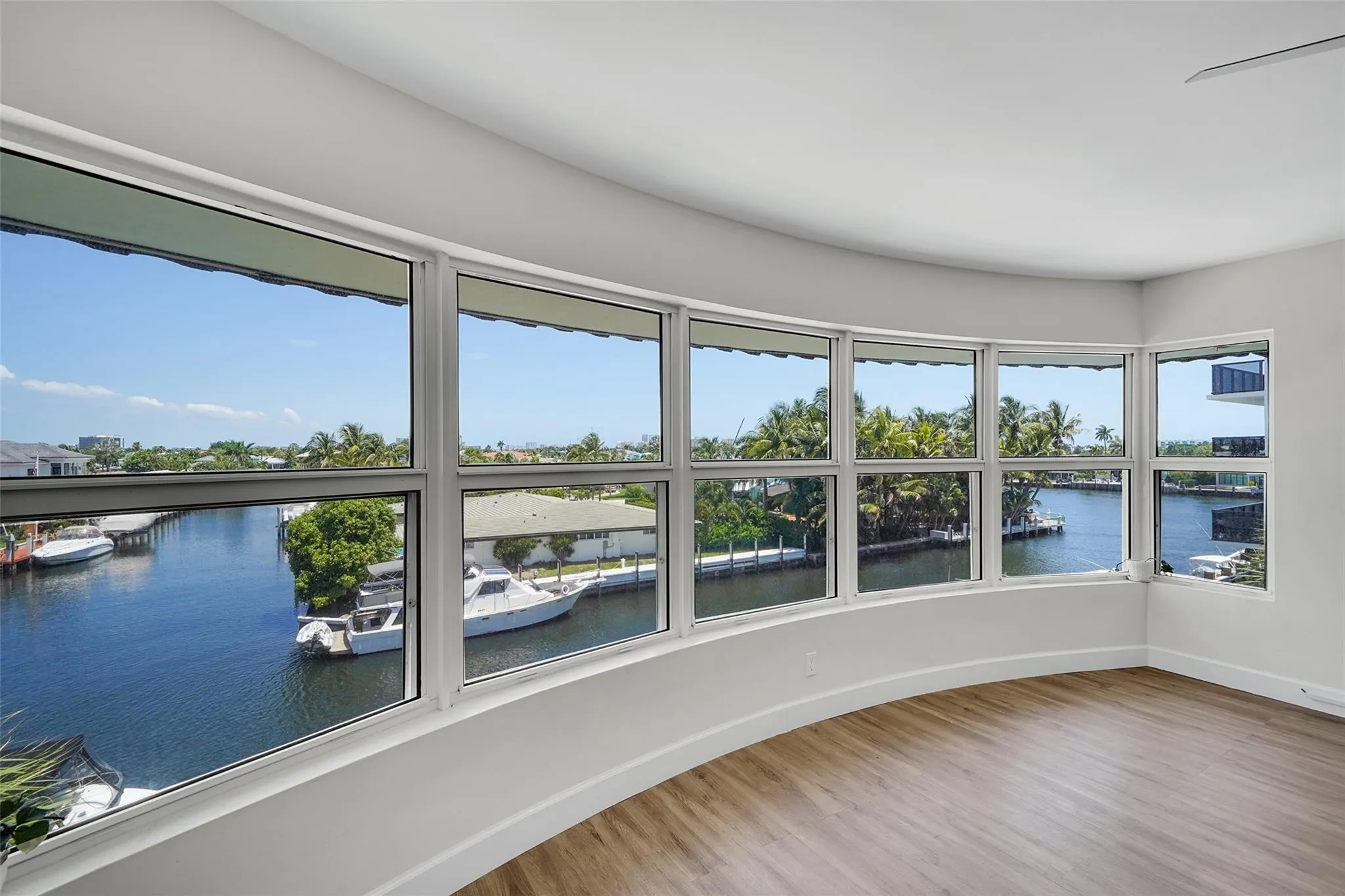 3121 NE 51 St, #406E