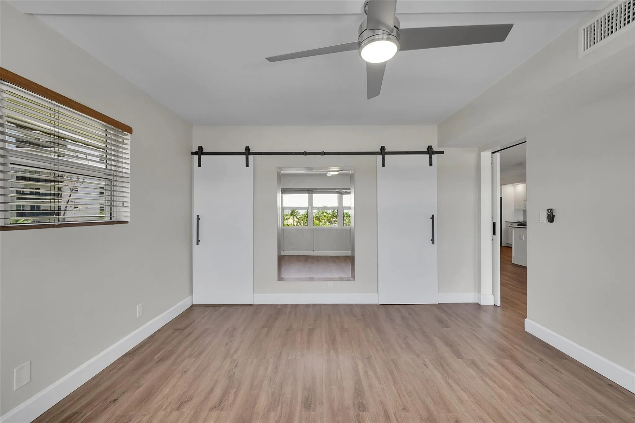 3121 NE 51 St, #406E