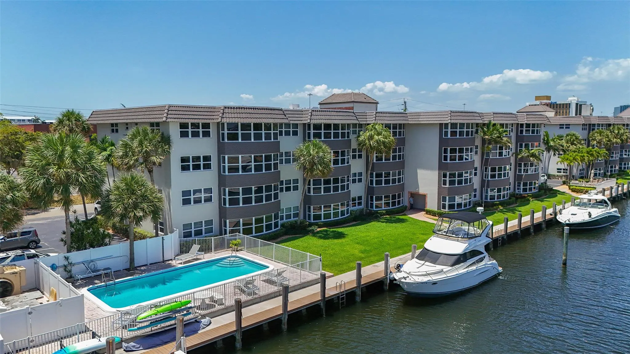 3121 NE 51 St, #406E