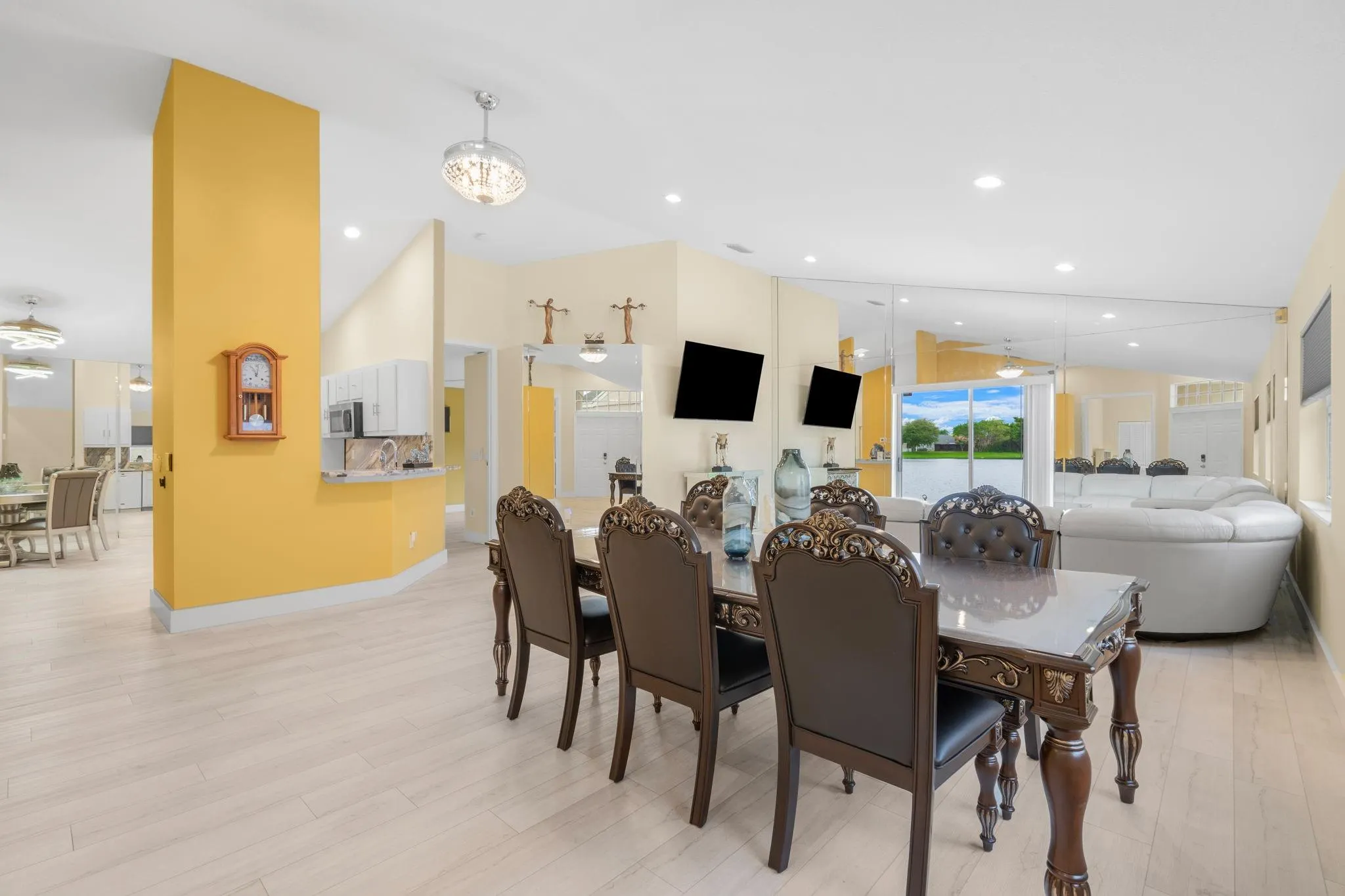 8600 Floralwood Dr