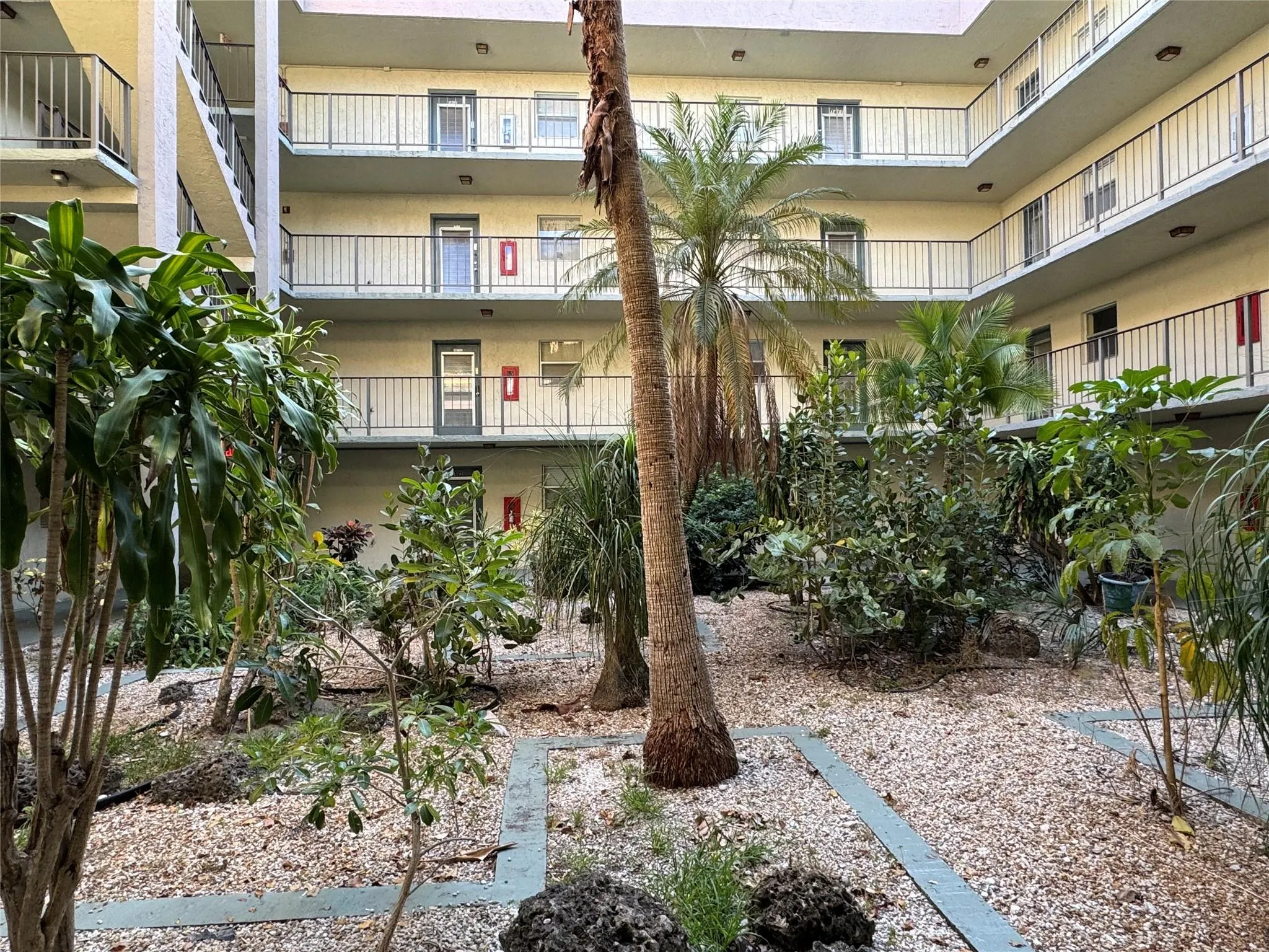 1800 N Lauderdale Ave, #1307