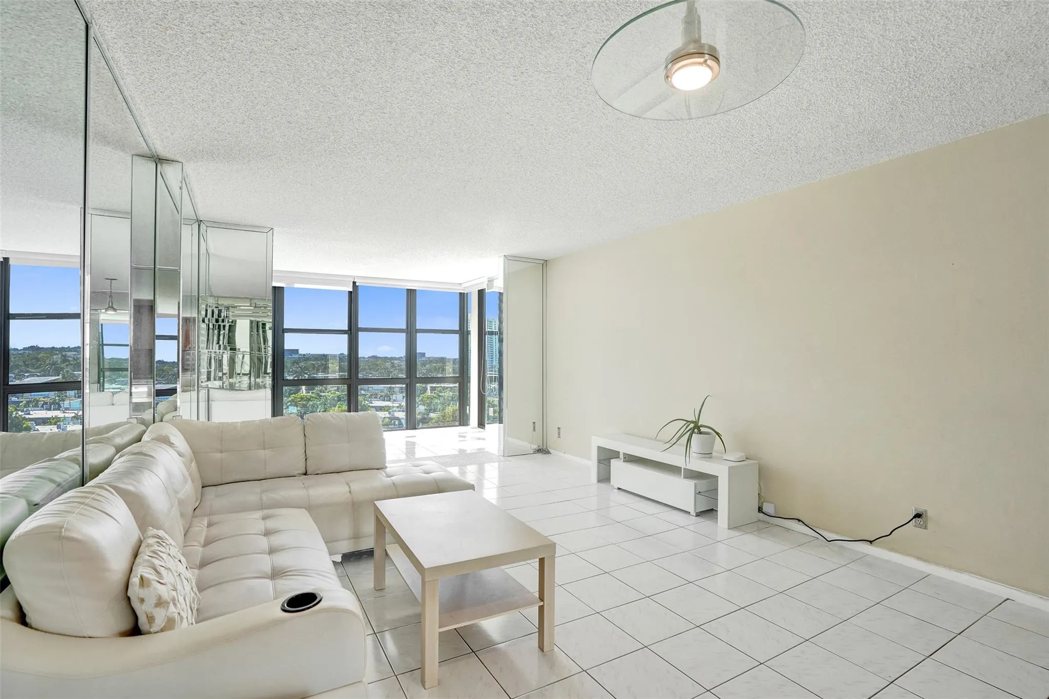 1000 Parkview Dr, #905