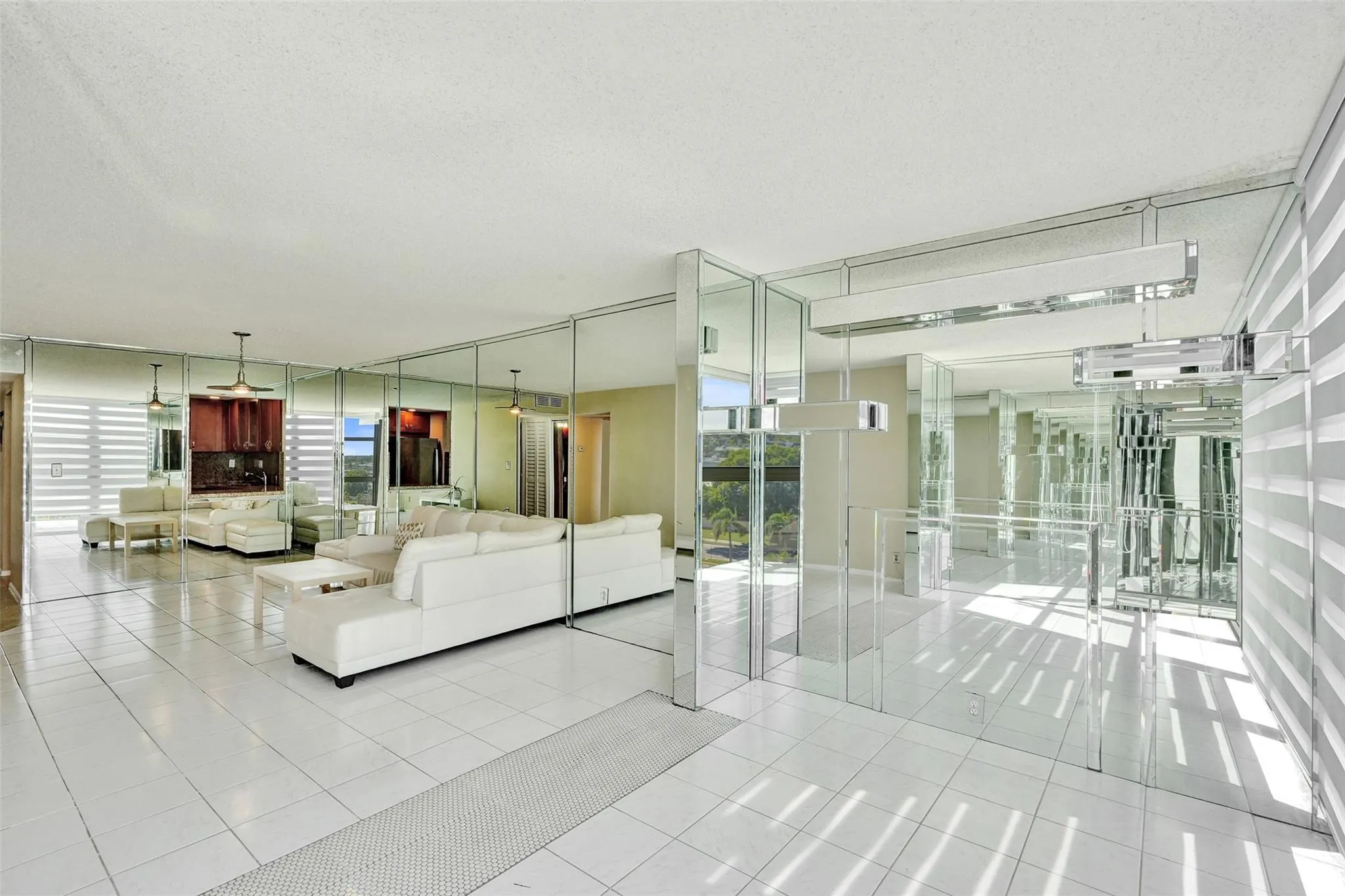 1000 Parkview Dr, #905