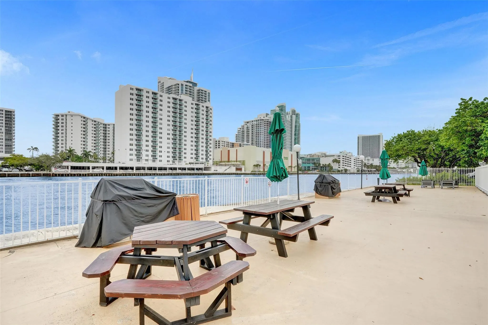 1000 Parkview Dr, #905