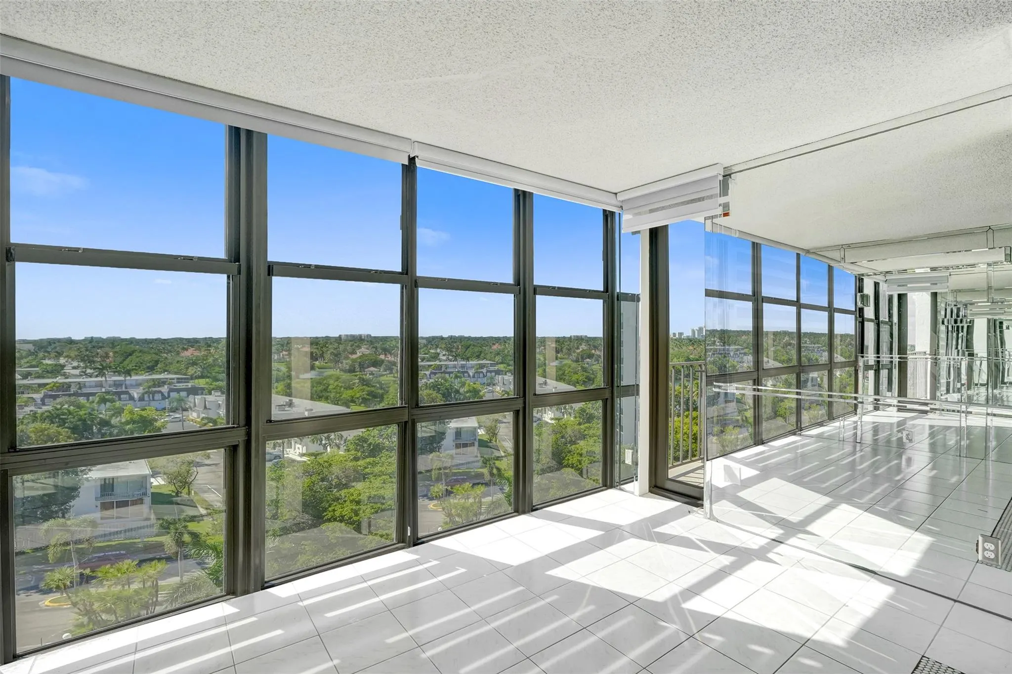 1000 Parkview Dr, #905