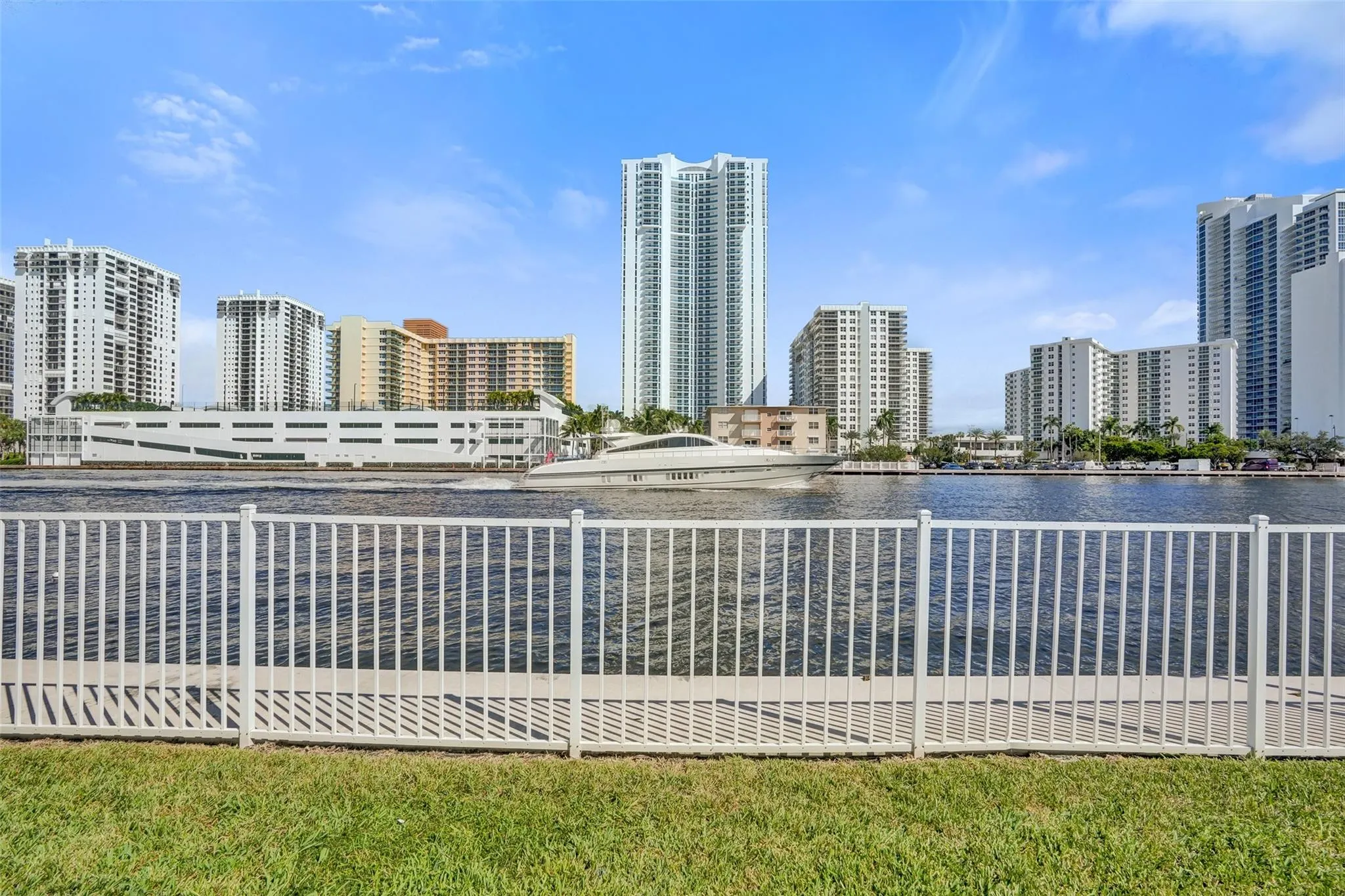 1000 Parkview Dr, #905