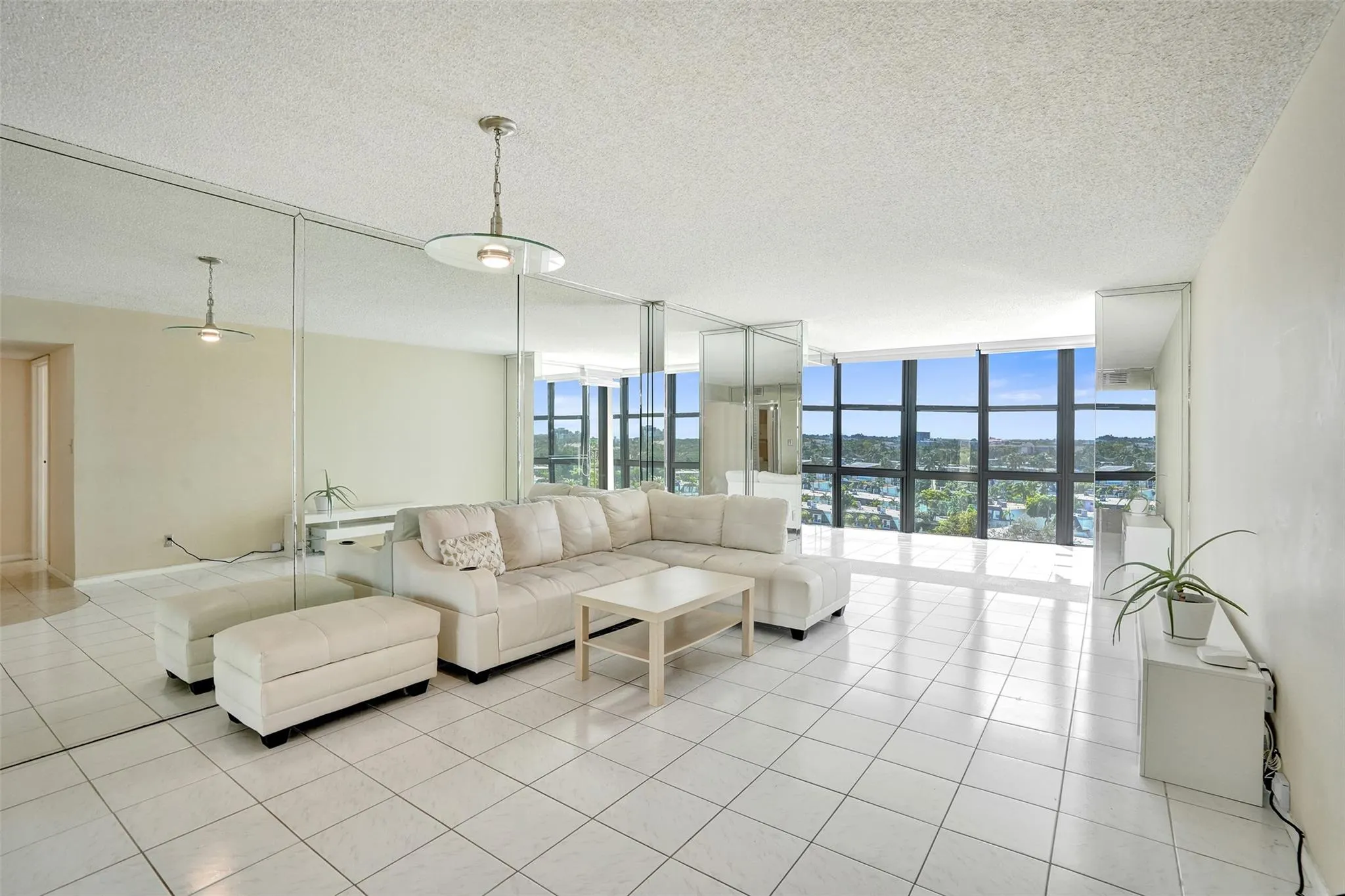 1000 Parkview Dr, #905