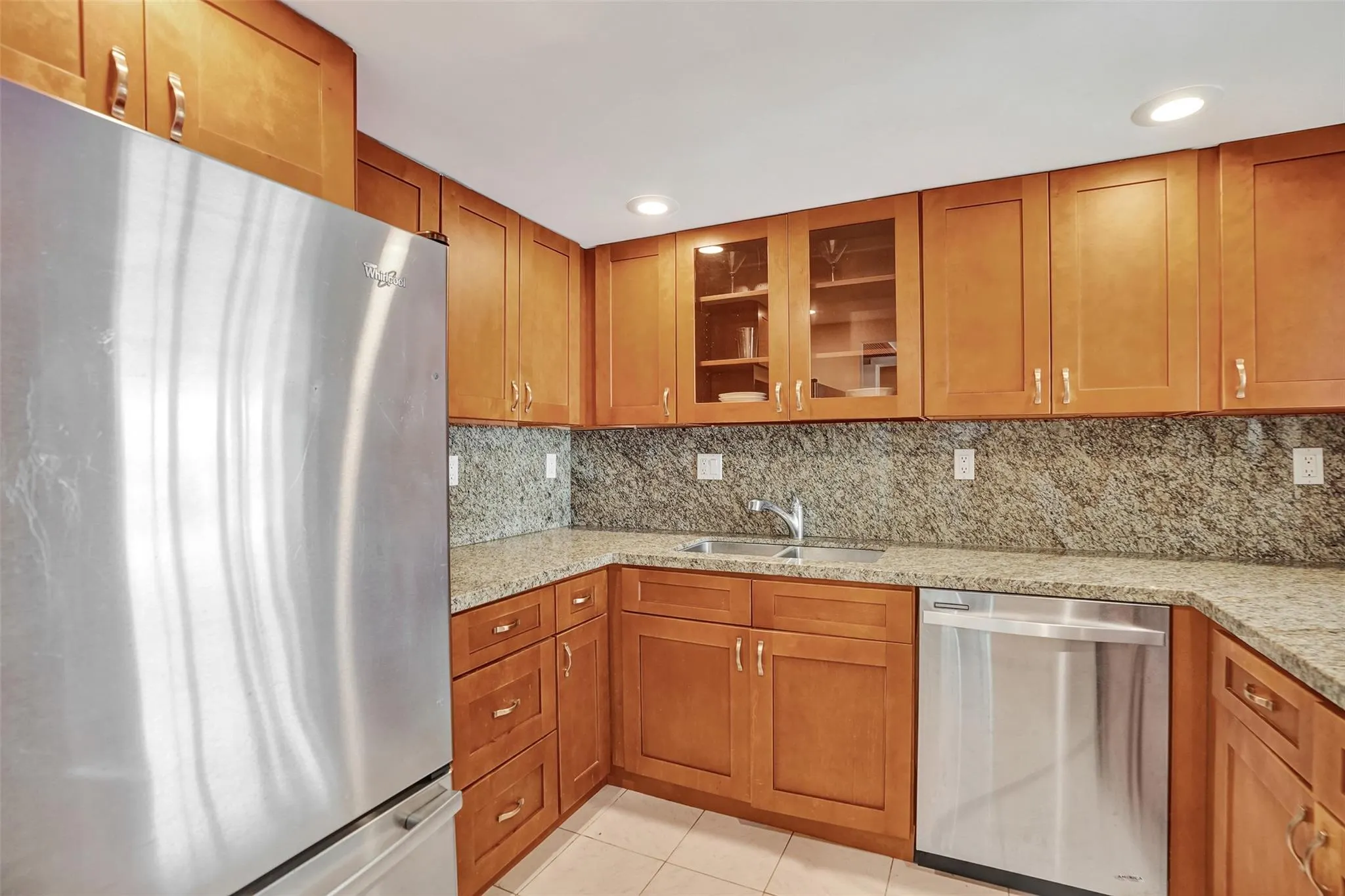 1000 Parkview Dr, #905