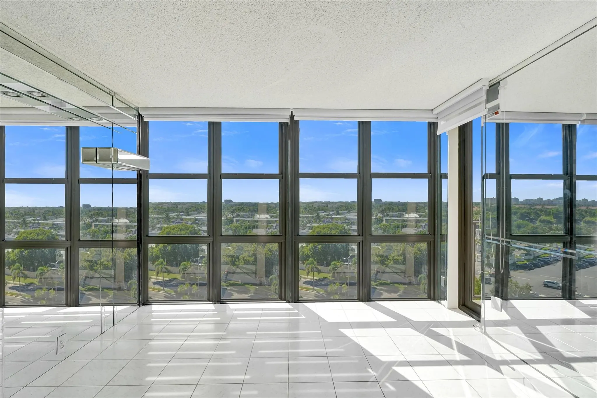 1000 Parkview Dr, #905