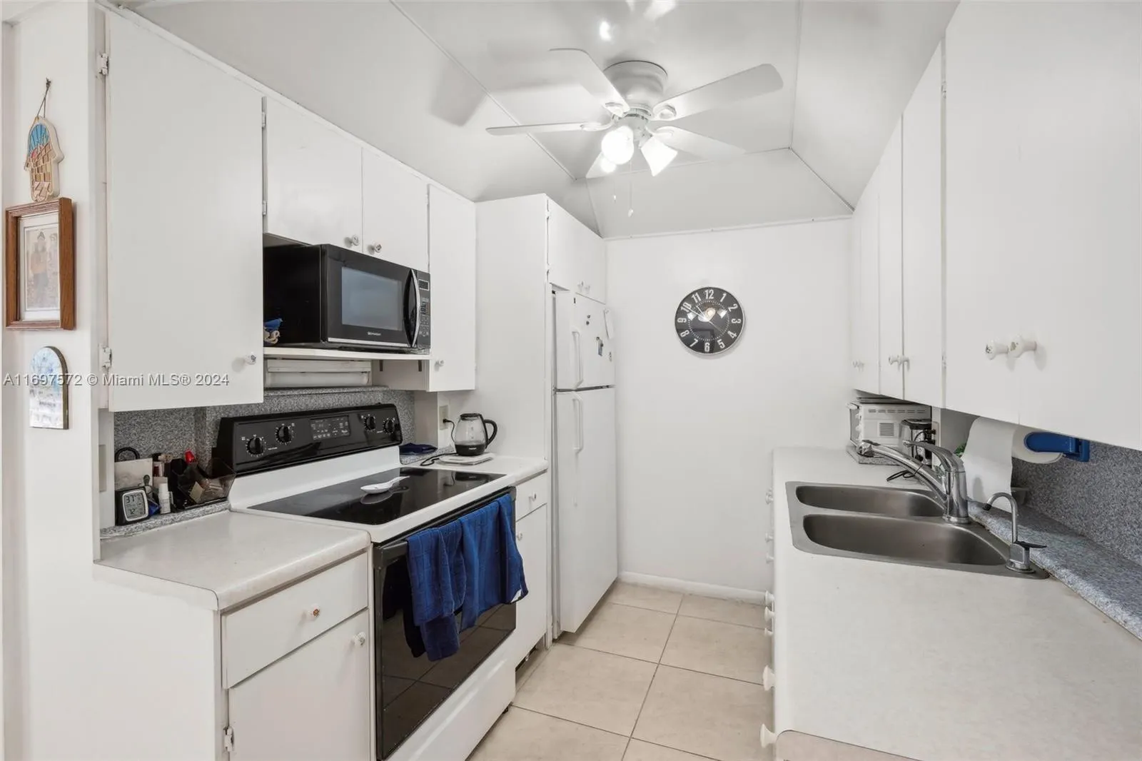 3014 Oakridge A, #3014