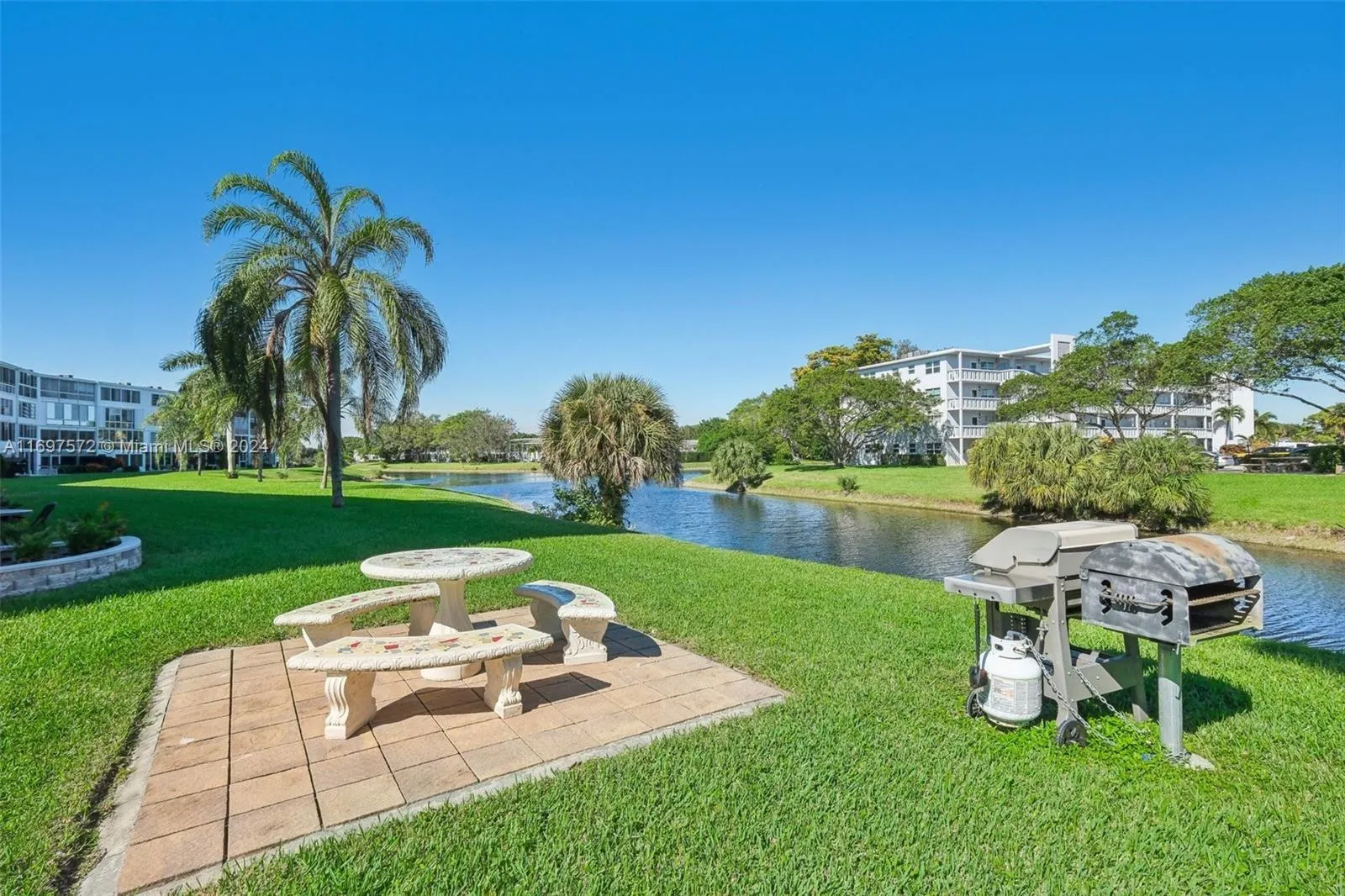 3014 Oakridge A, #3014