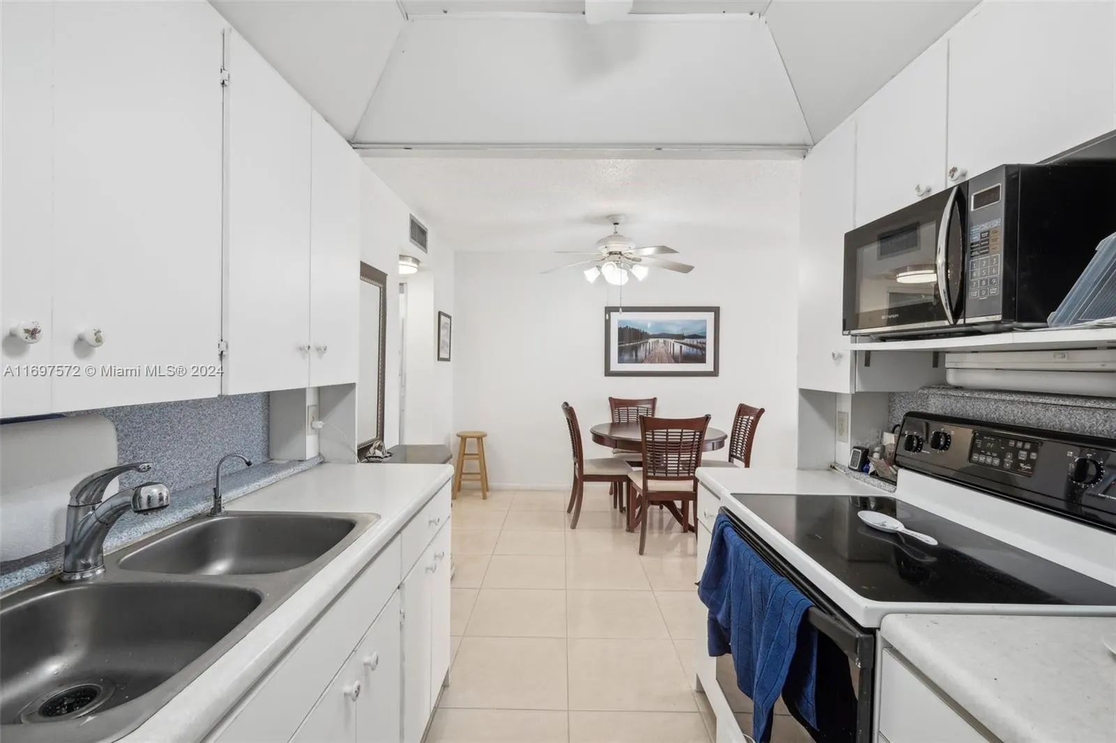 3014 Oakridge A, #3014