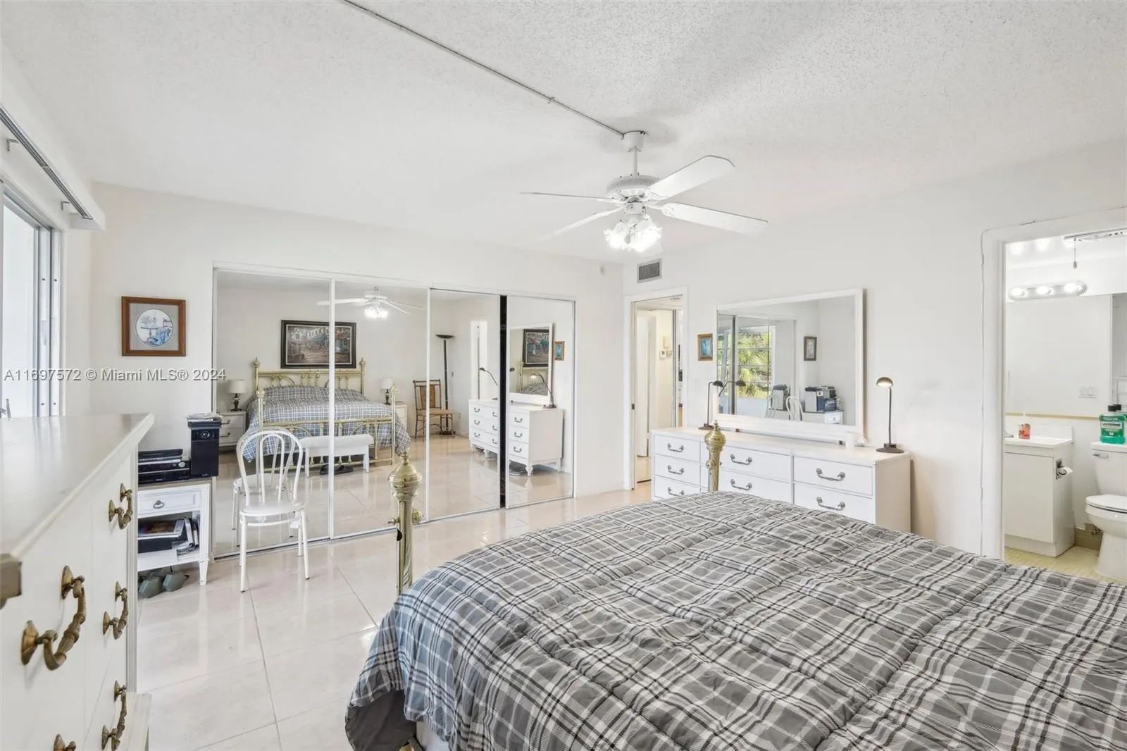 3014 Oakridge A, #3014