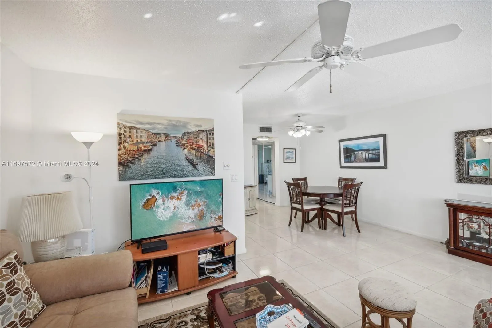 3014 Oakridge A, #3014