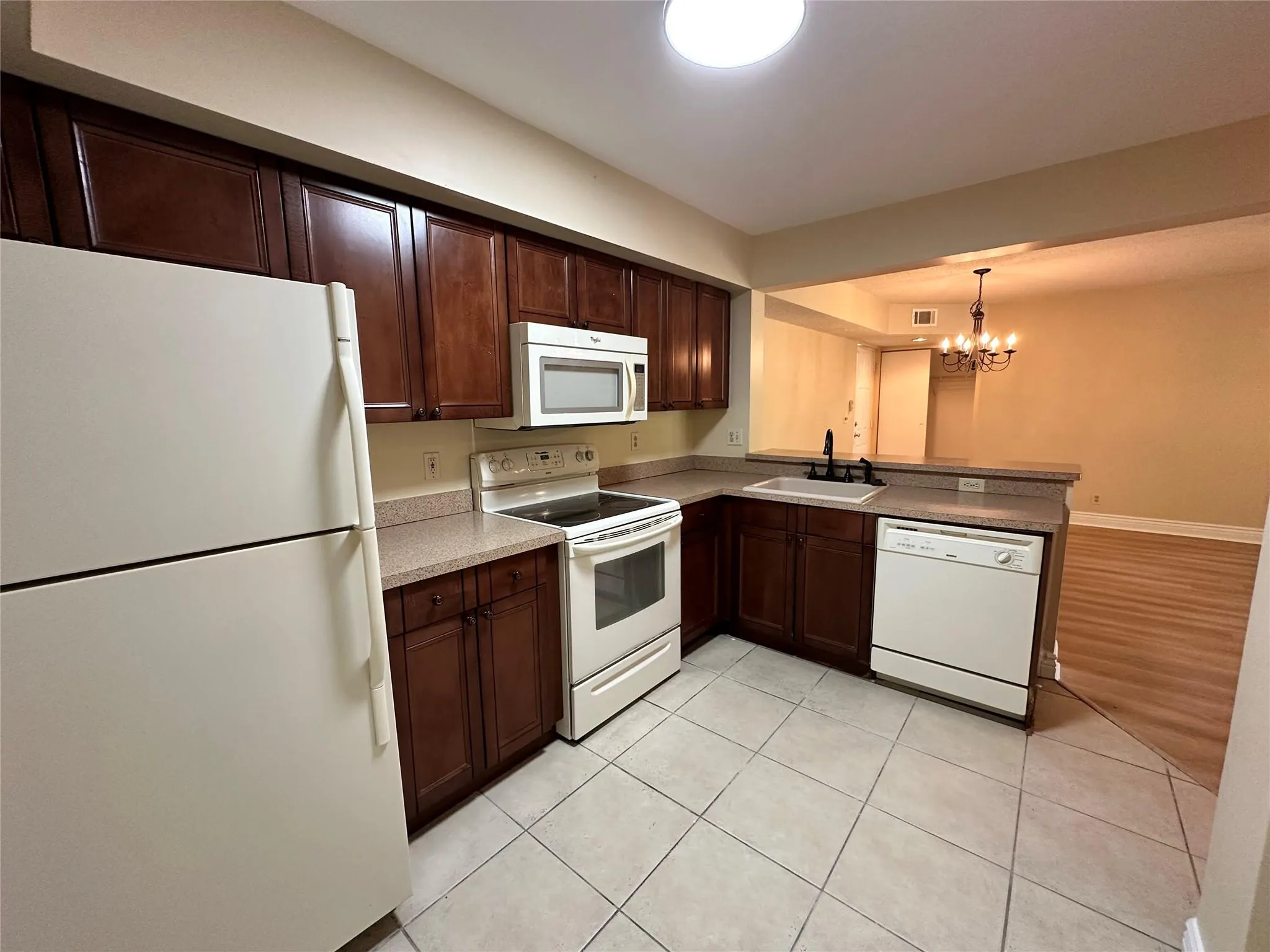 5661 Riverside Dr, #202