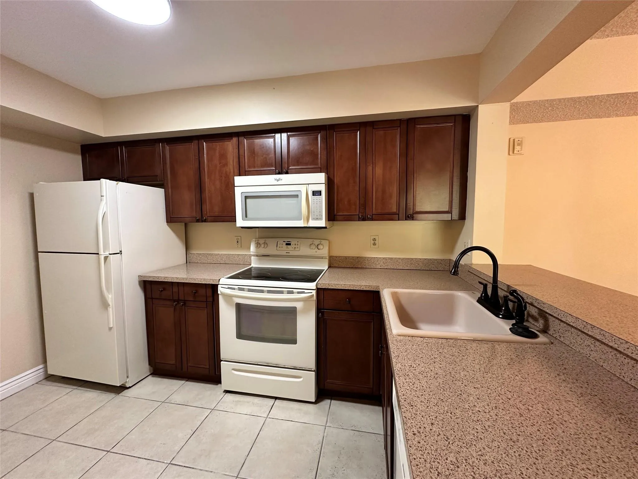 5661 Riverside Dr, #202