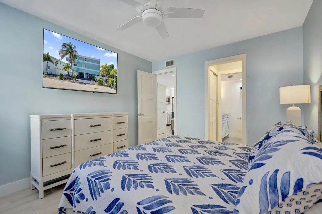 4549 N Ocean Dr, #1