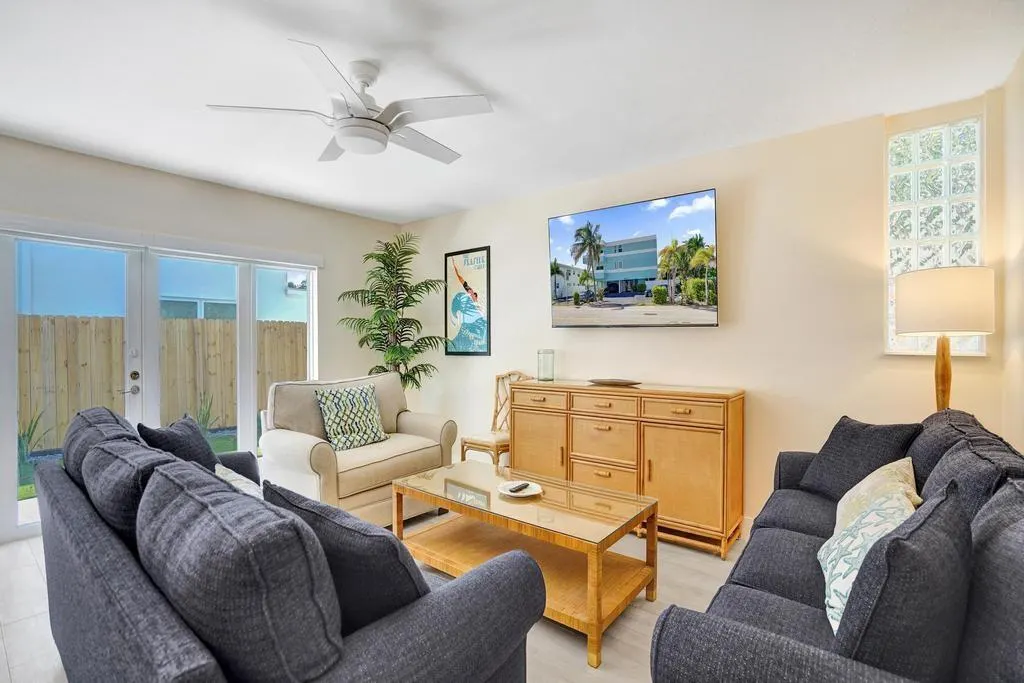 4549 N Ocean Dr, #1