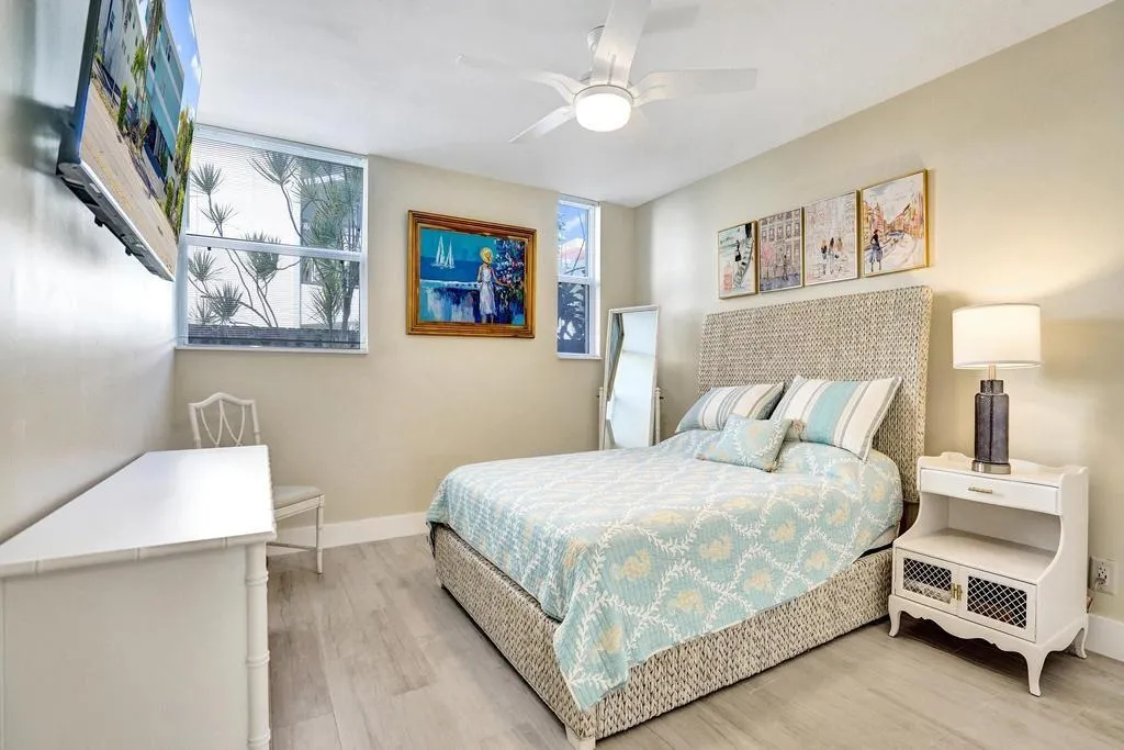 4549 N Ocean Dr, #1