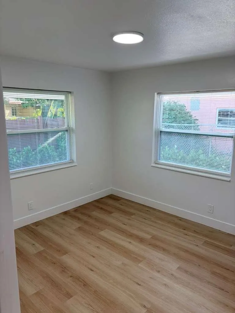 334 SW Avondale Dr, #3