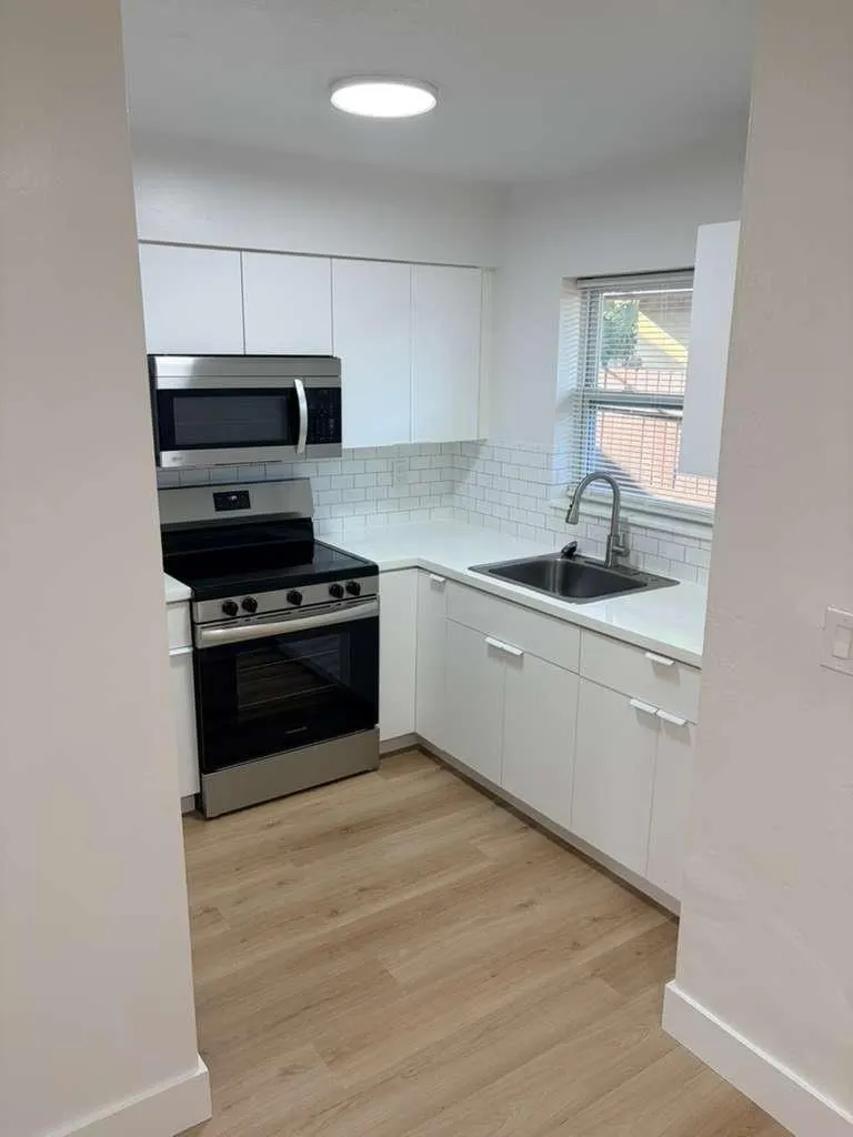 334 SW Avondale Dr, #3