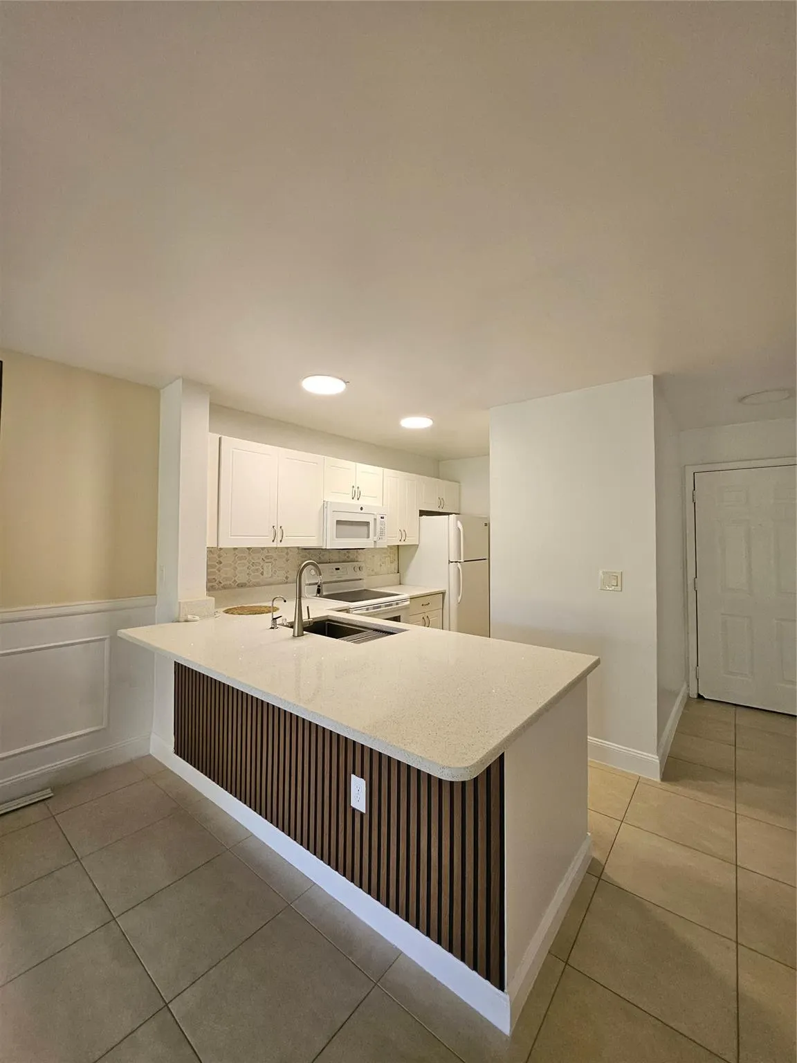 4831 Via Palm Lks, #1202