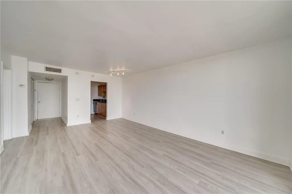 2350 NE 135th St, #1212