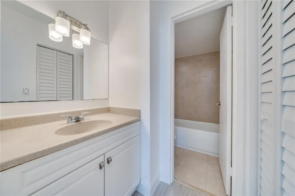 2350 NE 135th St, #1212