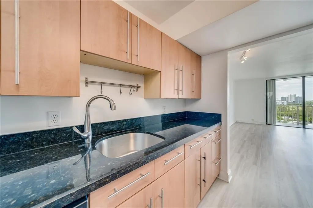 2350 NE 135th St, #1212