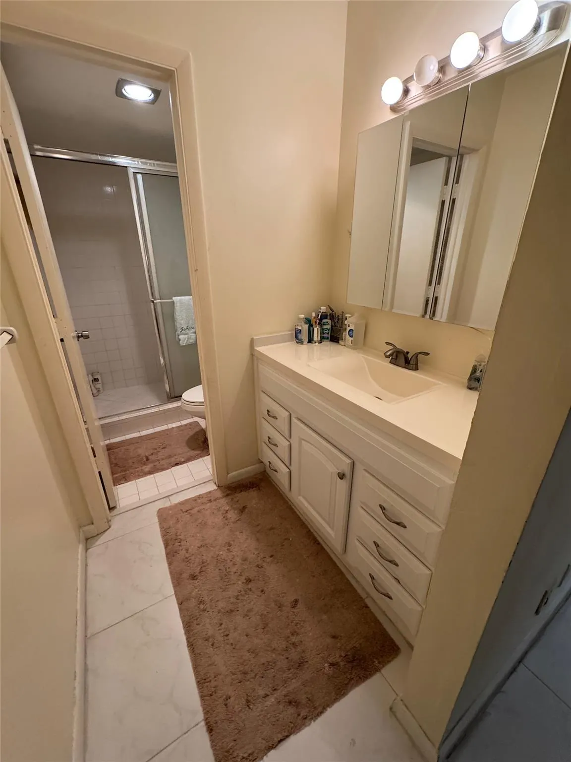 610 Tennis Club Dr, #105