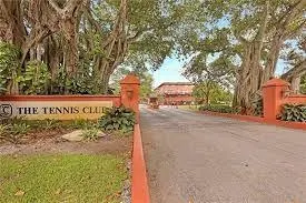 610 Tennis Club Dr, #105