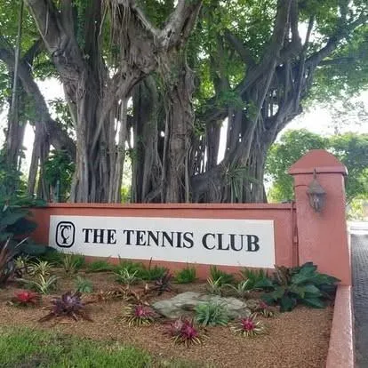 610 Tennis Club Dr, #105