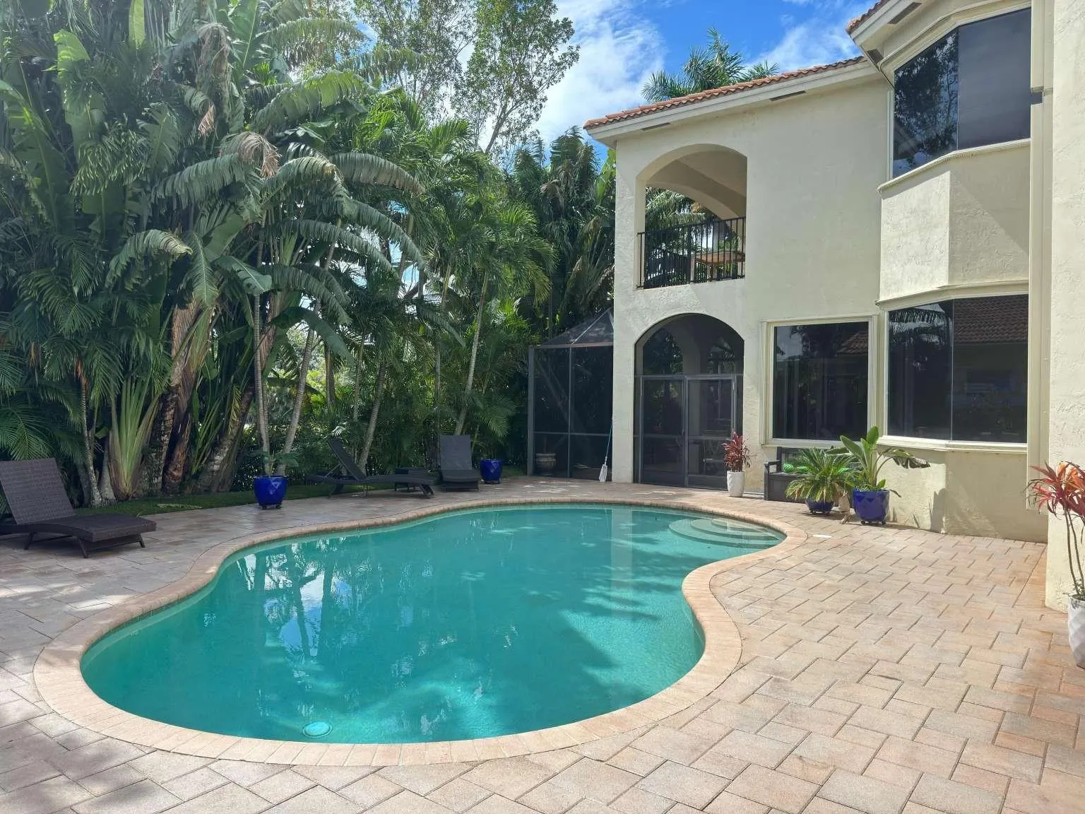 8816 Club Estates Way