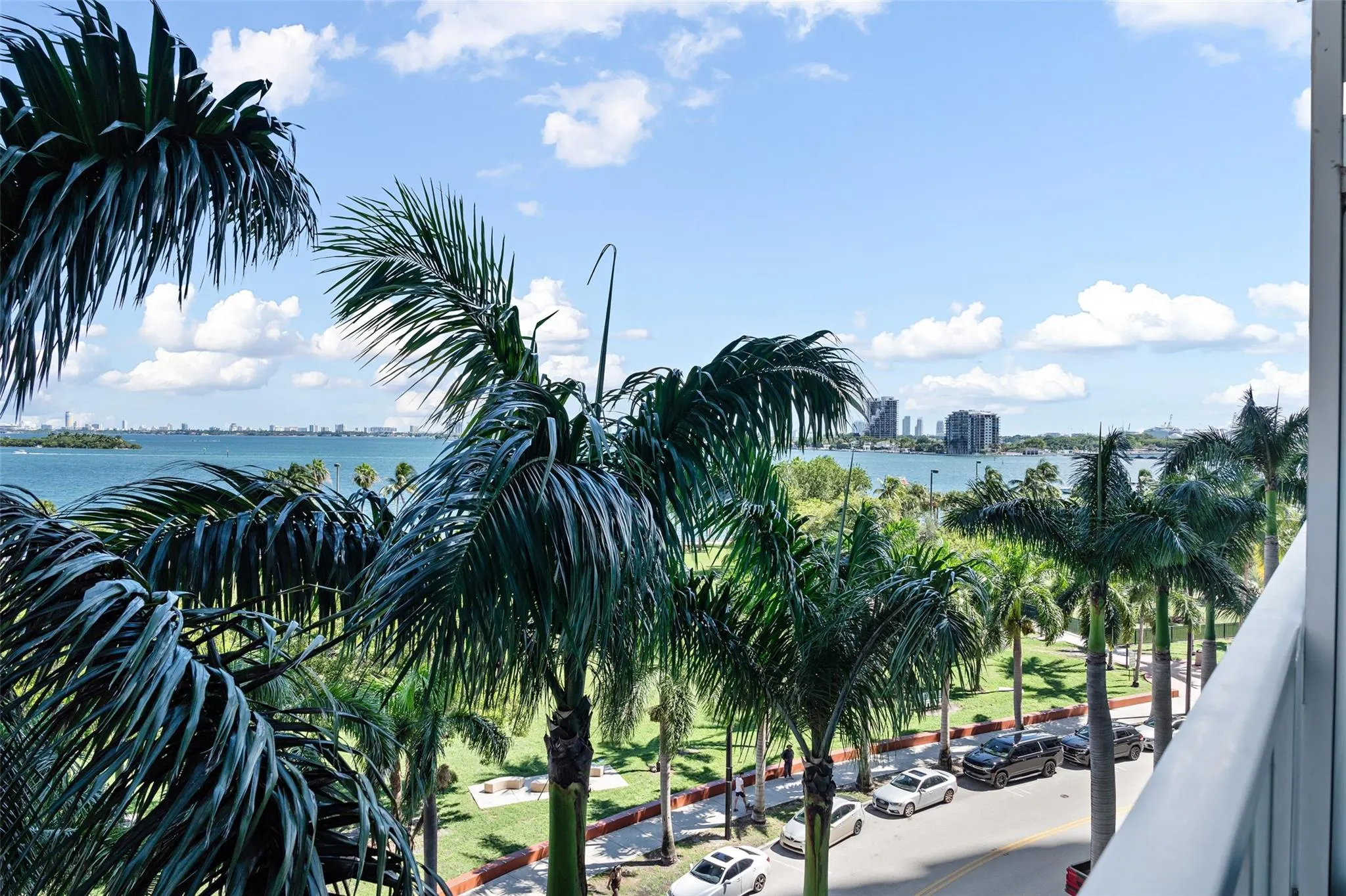 1900 N Bayshore Dr, #706