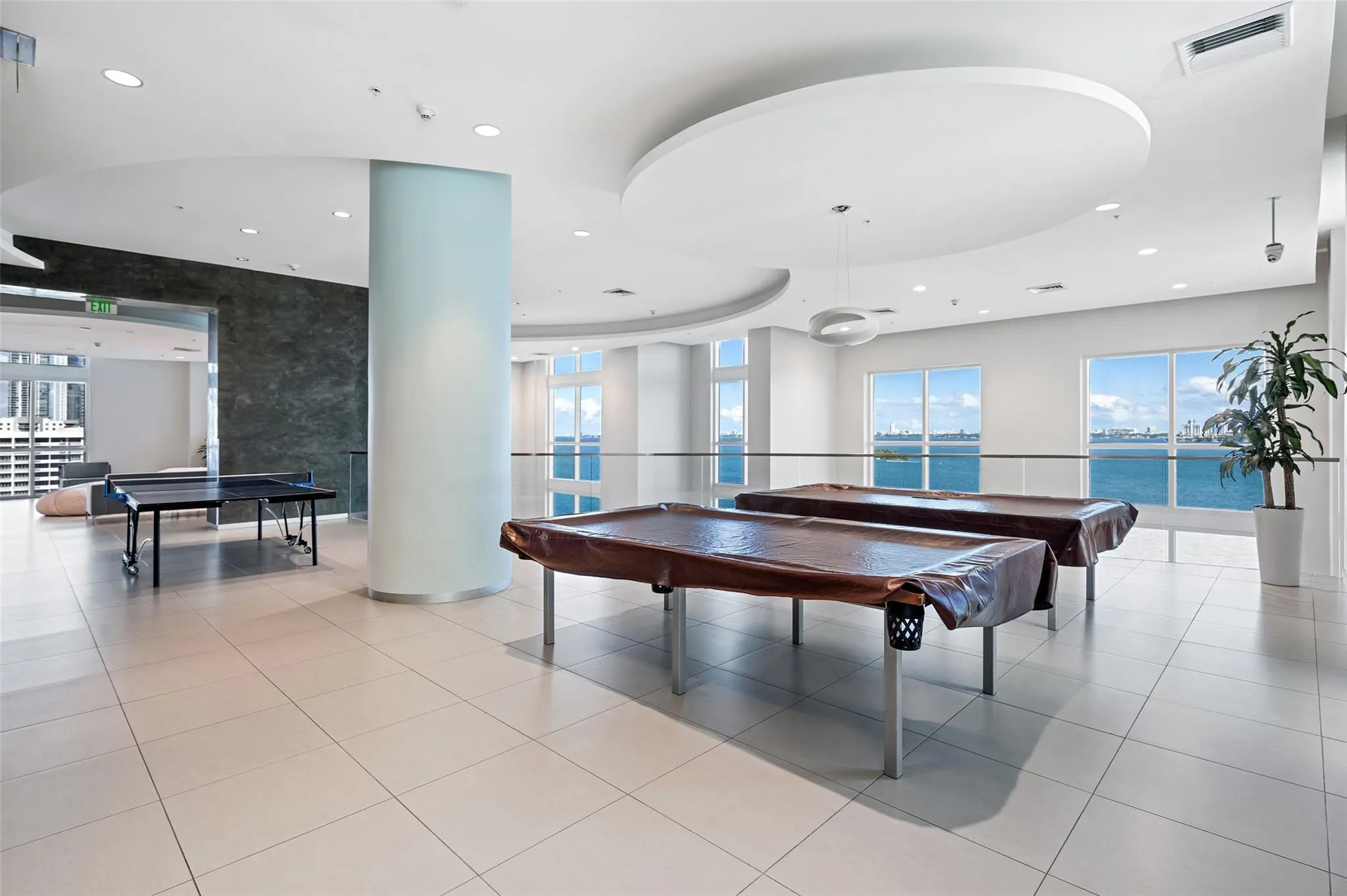 1900 N Bayshore Dr, #706