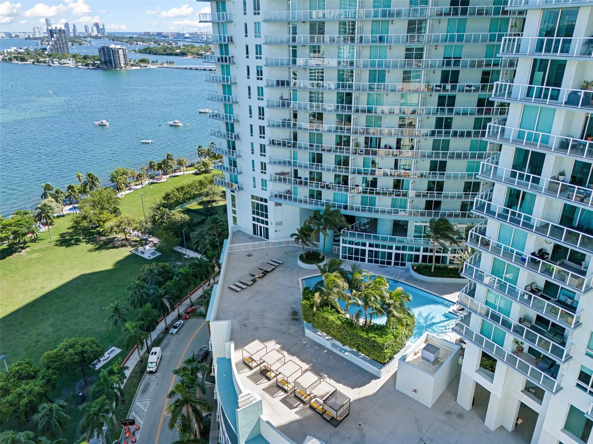 1900 N Bayshore Dr, #706