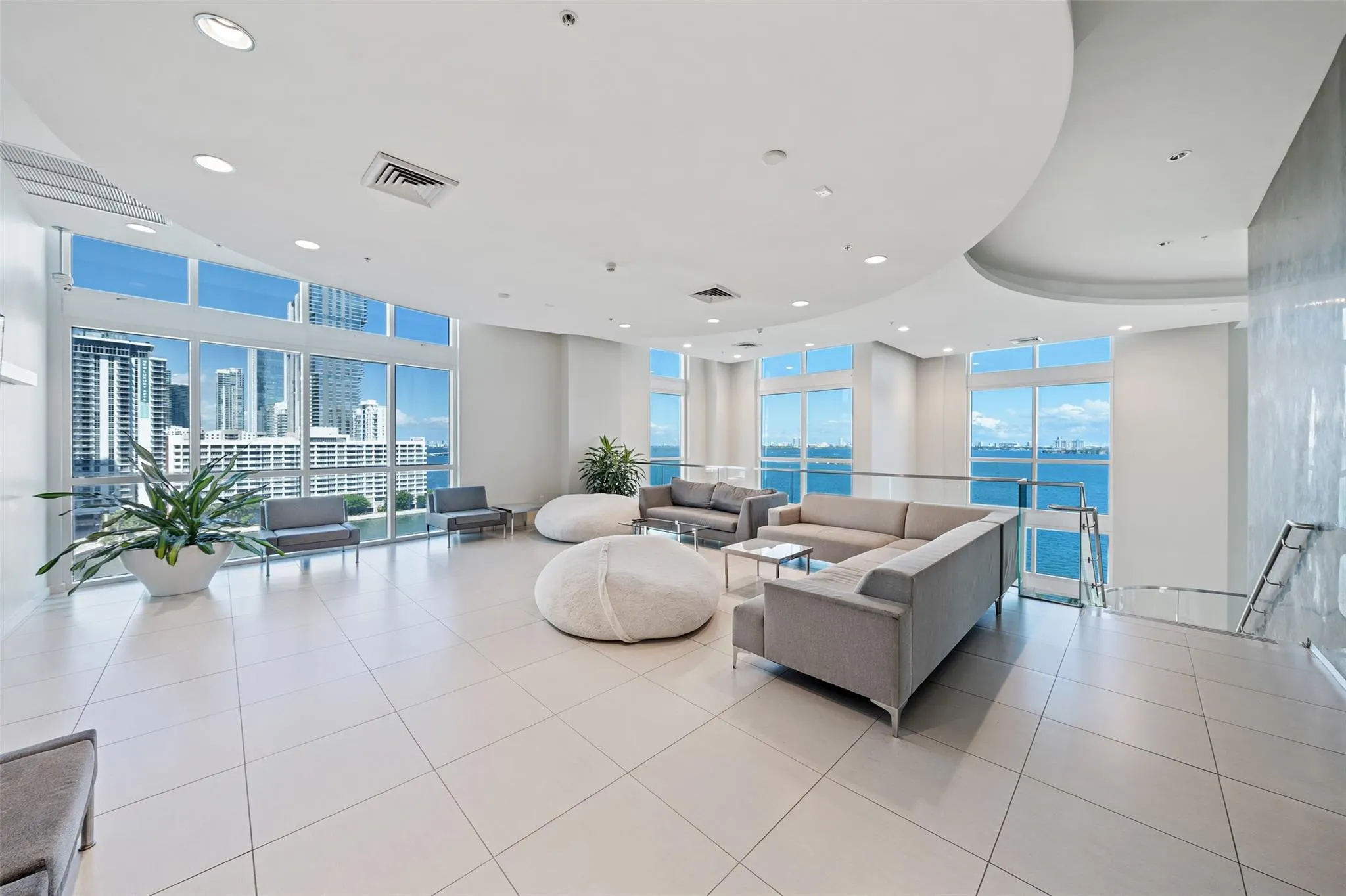 1900 N Bayshore Dr, #706