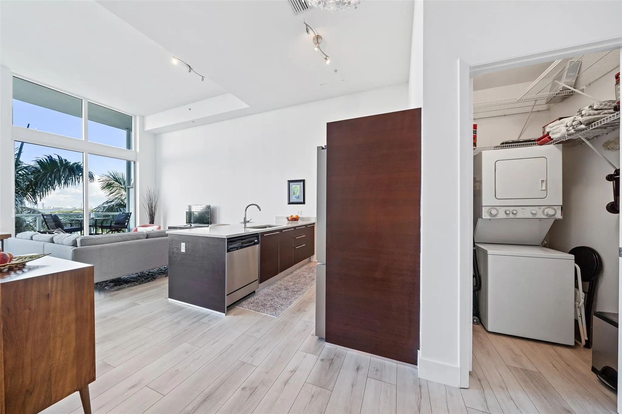 1900 N Bayshore Dr, #706