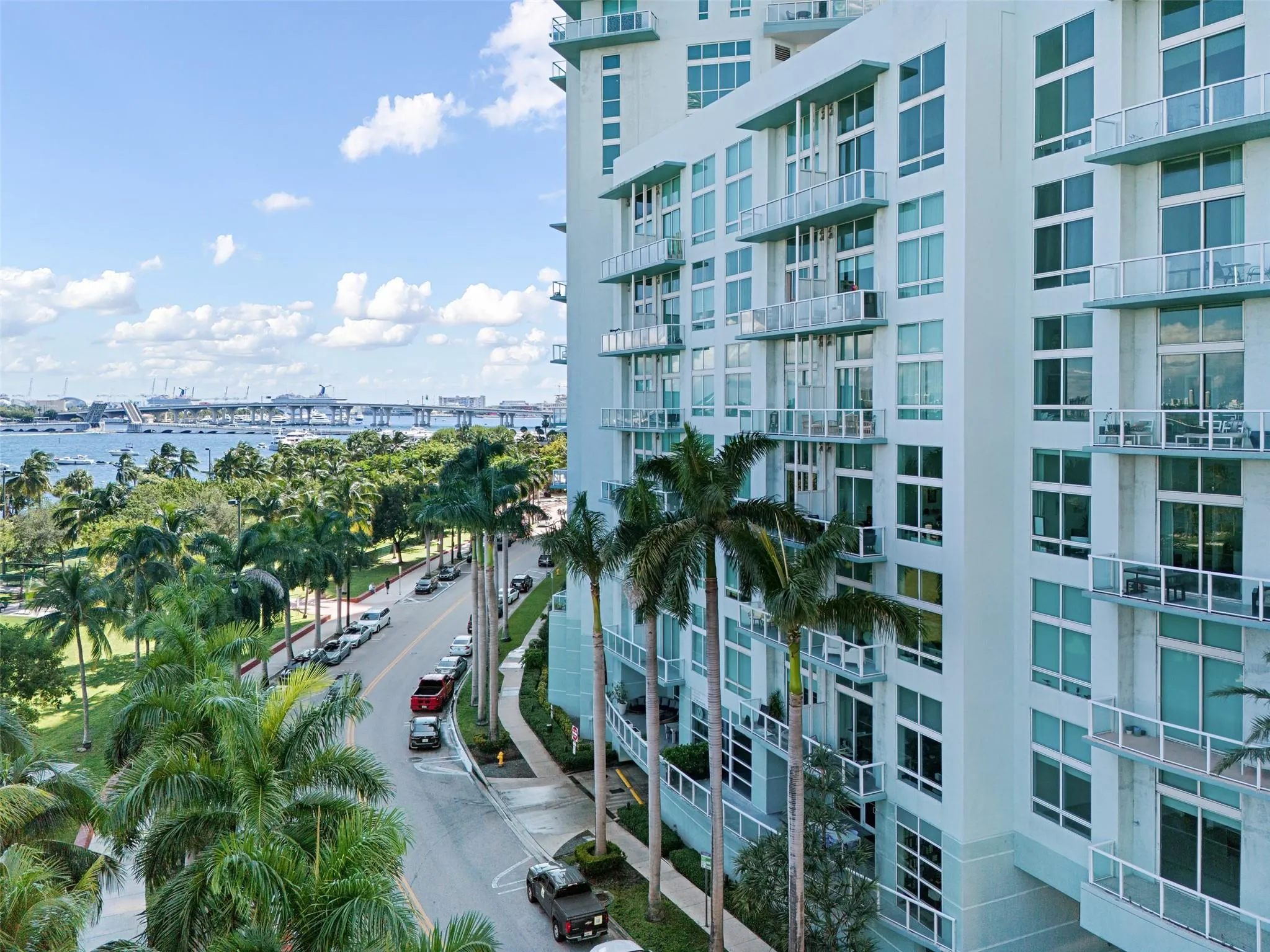 1900 N Bayshore Dr, #706
